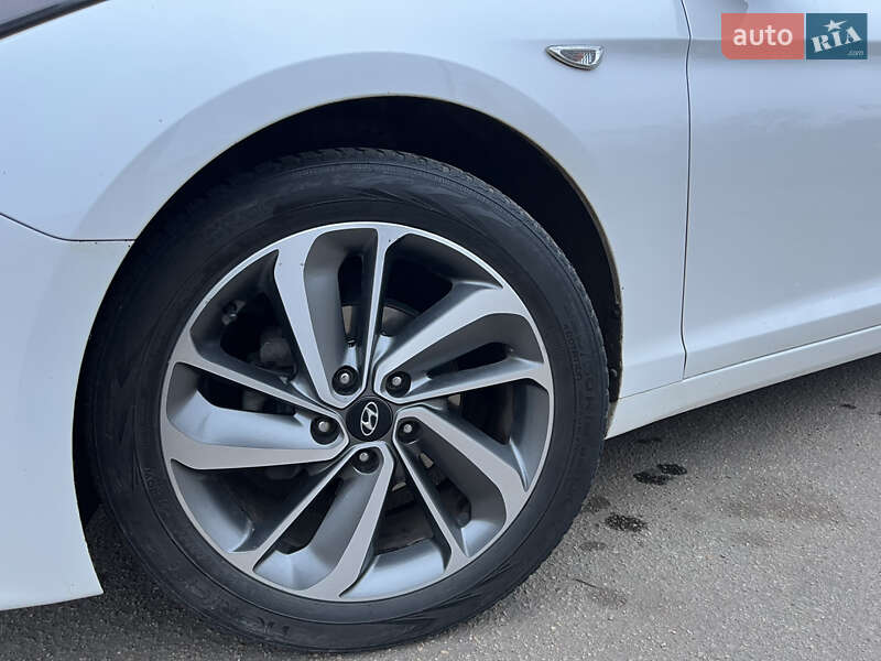 Седан Hyundai Sonata 2015 в Кривом Роге