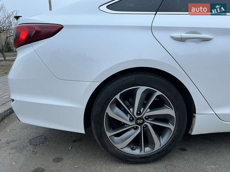 Седан Hyundai Sonata 2015 в Кривом Роге