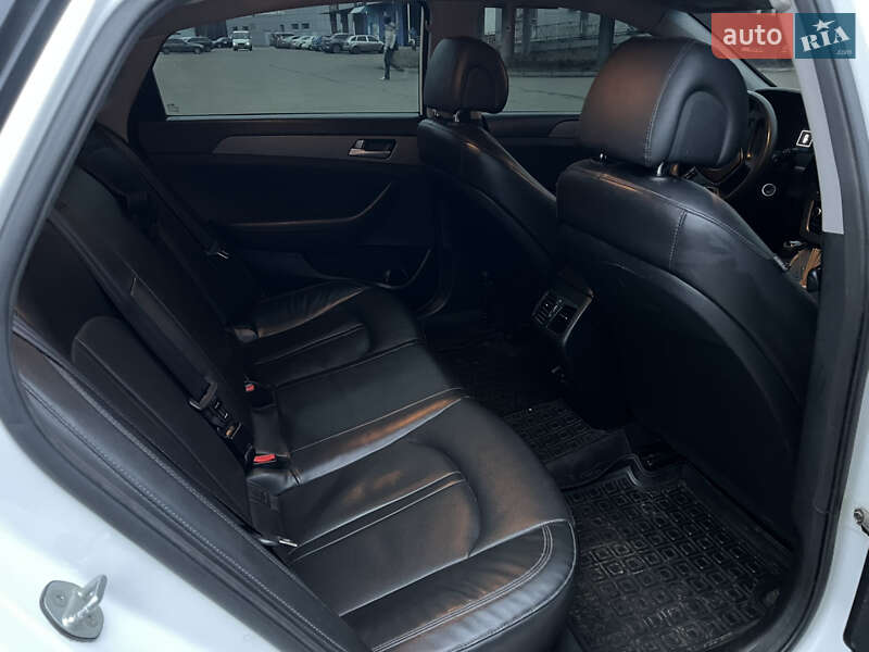 Седан Hyundai Sonata 2015 в Кривом Роге