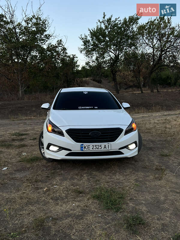 Седан Hyundai Sonata 2015 в Кривом Роге