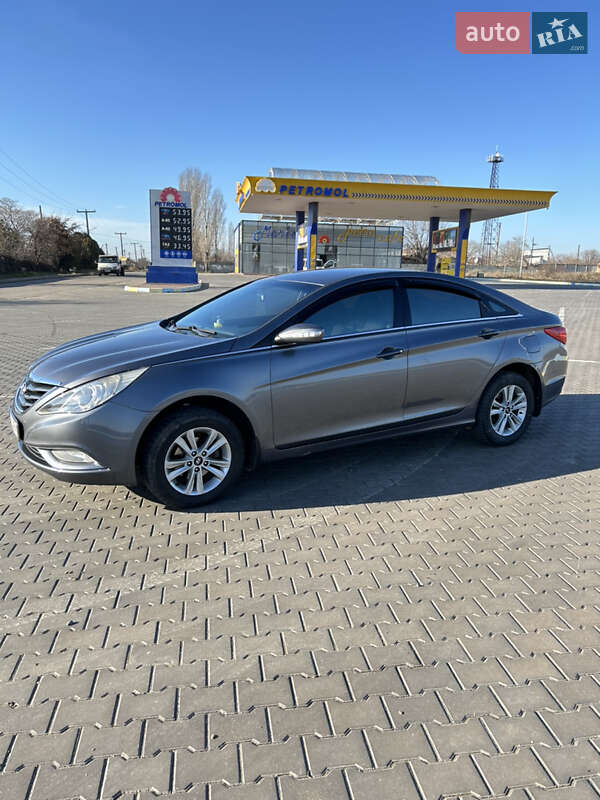 Седан Hyundai Sonata 2010 в Рені