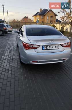 Седан Hyundai Sonata 2011 в Рованцях