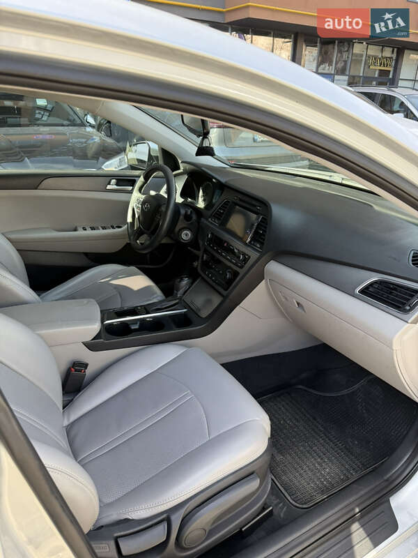 Седан Hyundai Sonata 2015 в Львове