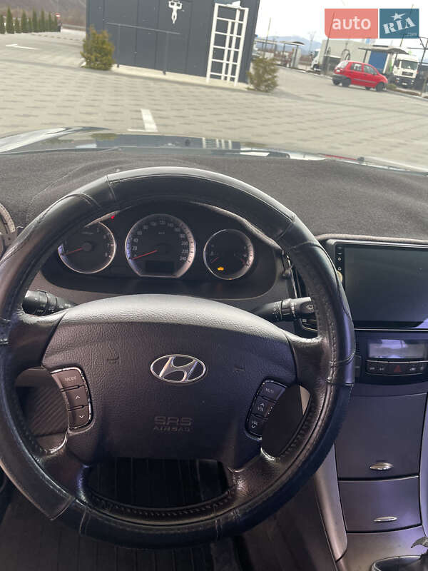 Седан Hyundai Sonata 2009 в Хусті