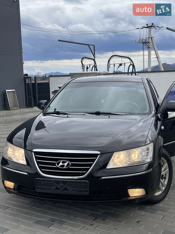 Седан Hyundai Sonata 2009 в Хусті