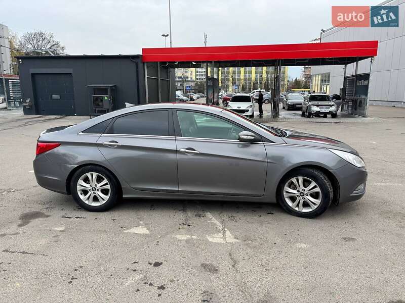 Седан Hyundai Sonata 2010 в Львове