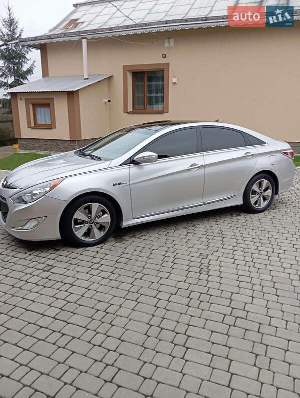 Hyundai Sonata 2011