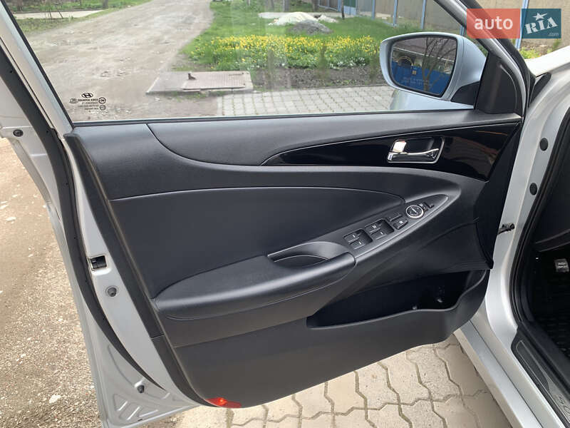 Седан Hyundai Sonata 2010 в Новомосковську