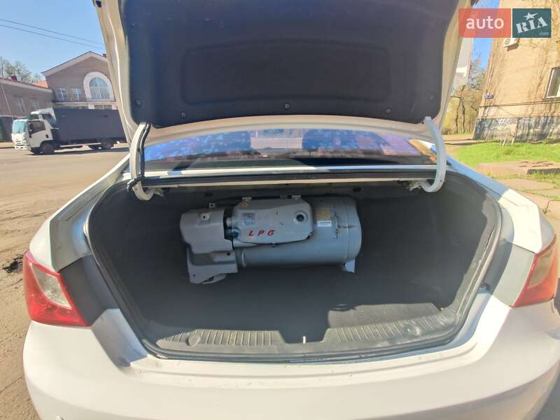 Седан Hyundai Sonata 2011 в Кривом Роге