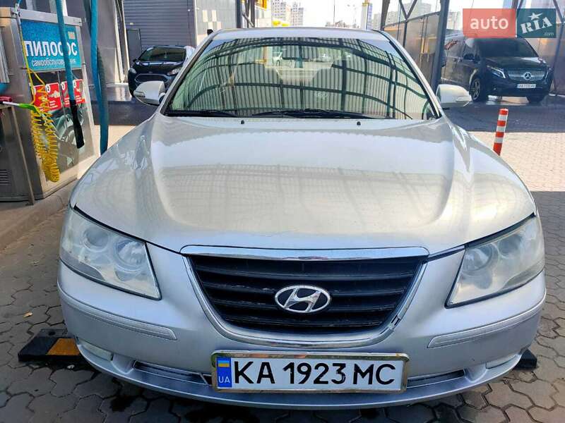 Hyundai Sonata 2010