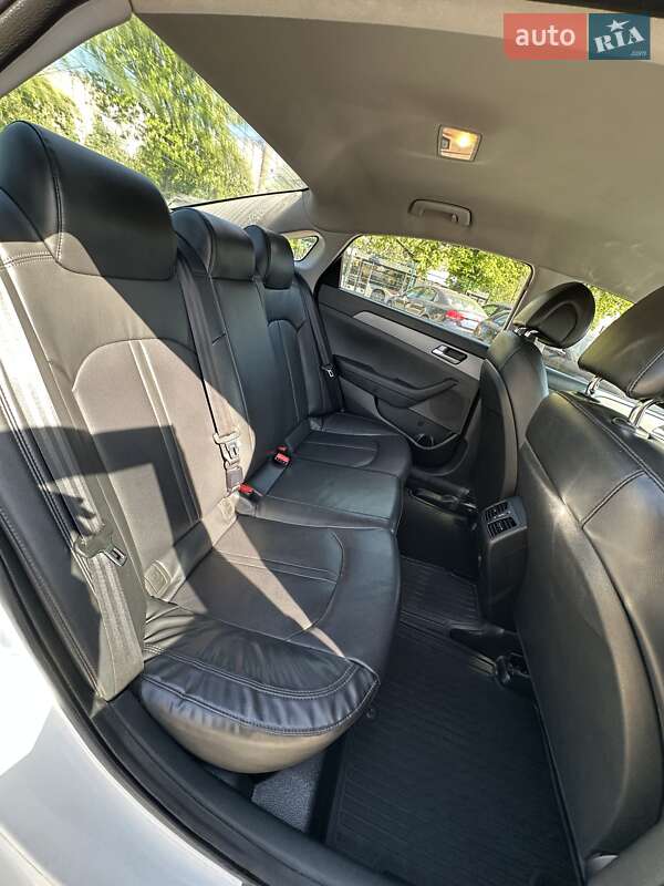 Седан Hyundai Sonata 2016 в Кривому Розі