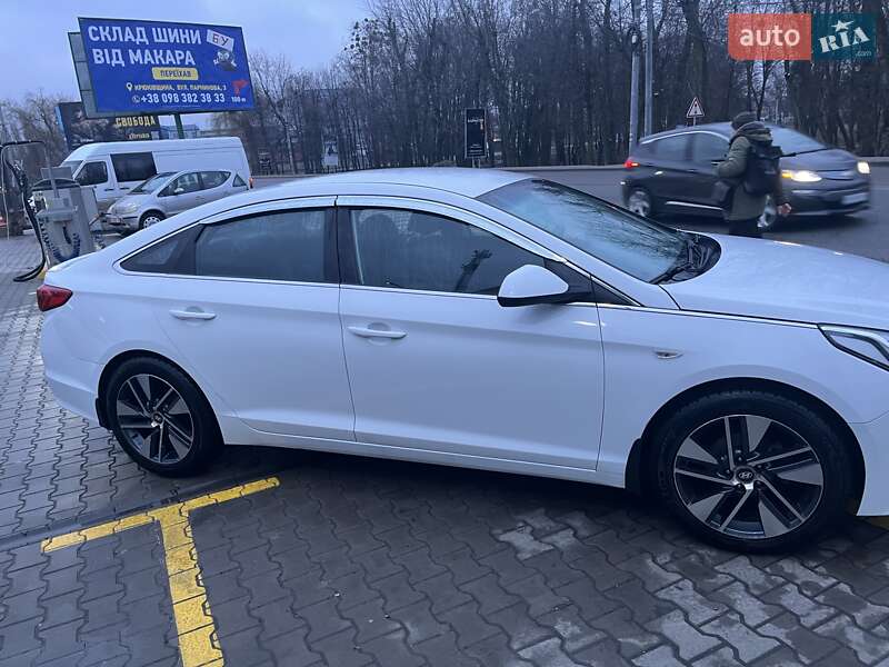 Седан Hyundai Sonata 2016 в Киеве