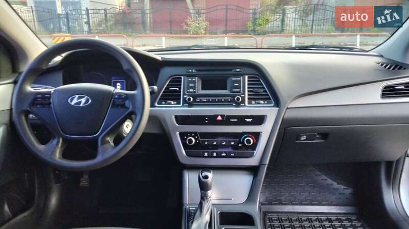 Седан Hyundai Sonata 2016 в Новоднестровске
