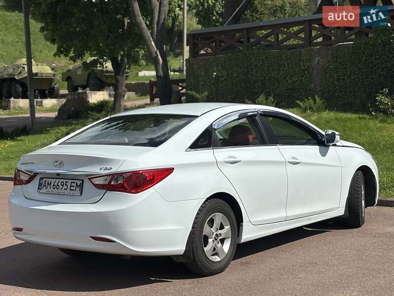 Седан Hyundai Sonata 2014 в Коростене