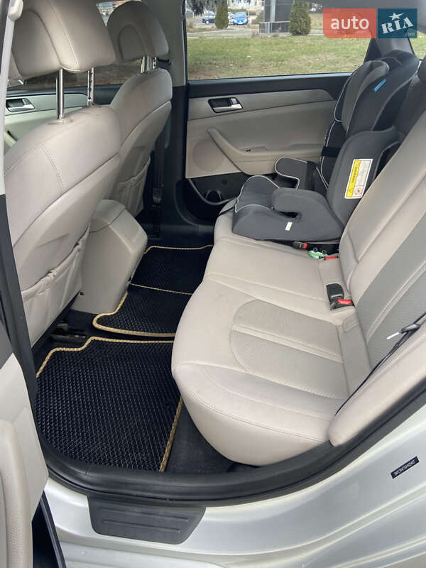 Седан Hyundai Sonata 2016 в Овруче