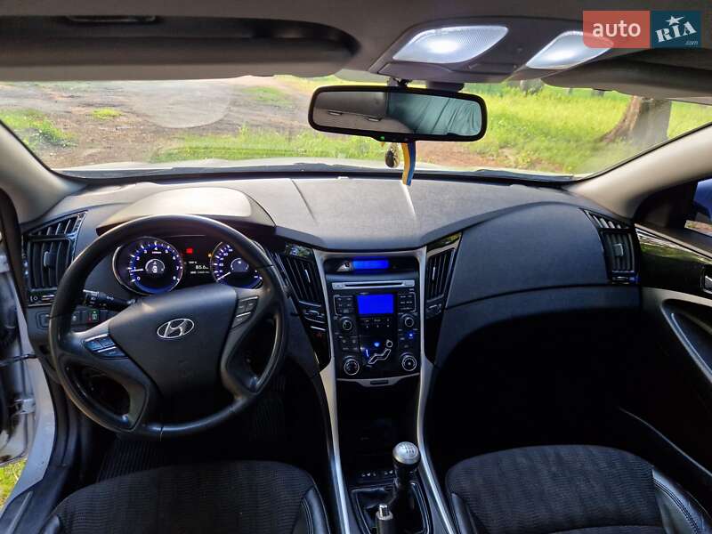Седан Hyundai Sonata 2010 в Ромнах