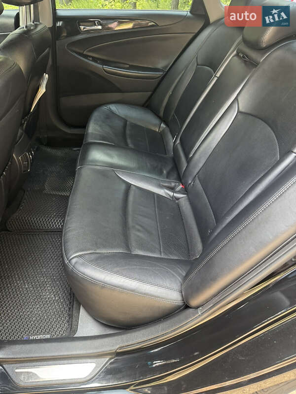 Седан Hyundai Sonata 2013 в Обухове