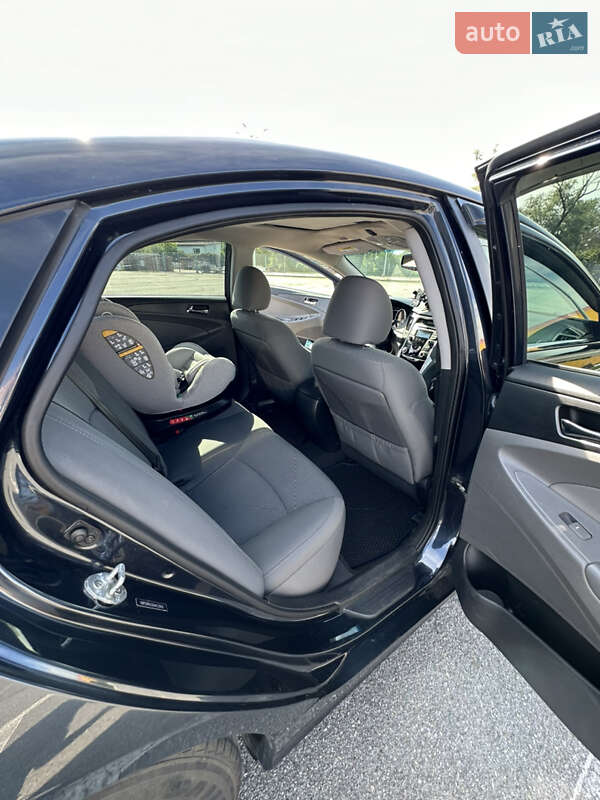 Седан Hyundai Sonata 2012 в Чернівцях