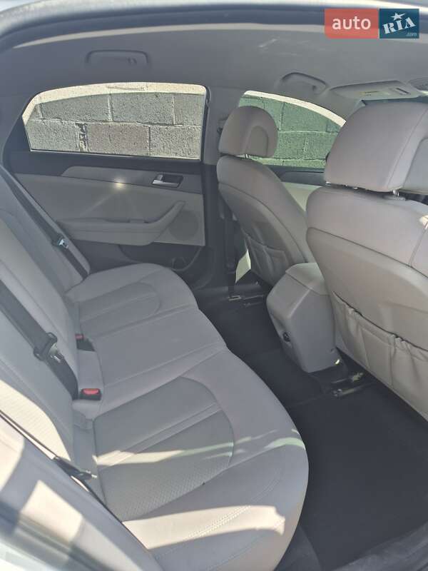 Седан Hyundai Sonata 2015 в Первомайську