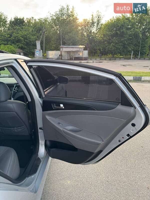 Седан Hyundai Sonata 2013 в Коростене