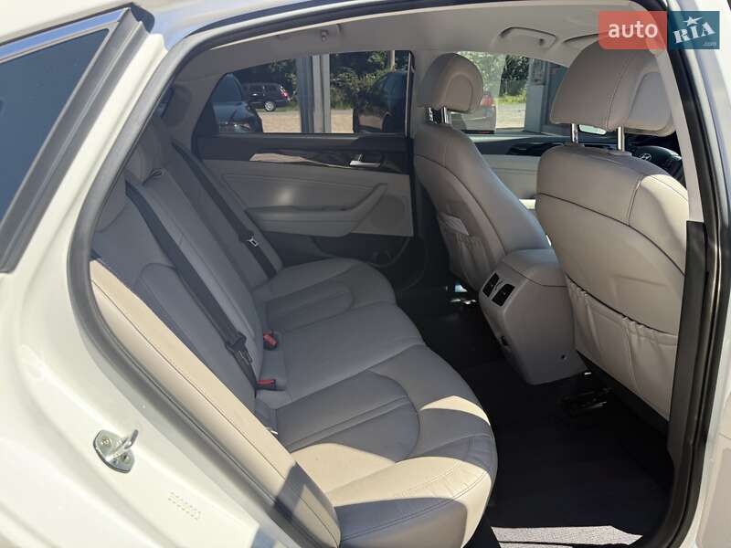 Седан Hyundai Sonata 2015 в Ужгороде