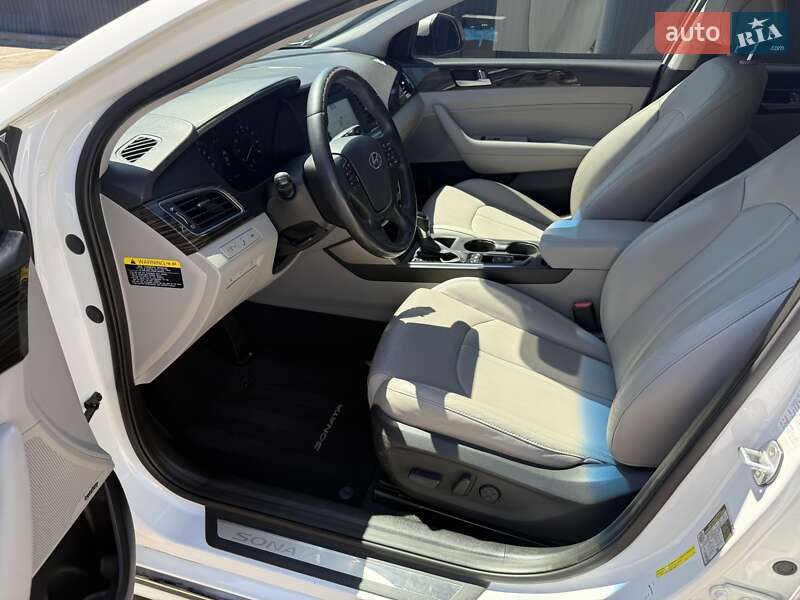 Седан Hyundai Sonata 2015 в Ужгороде