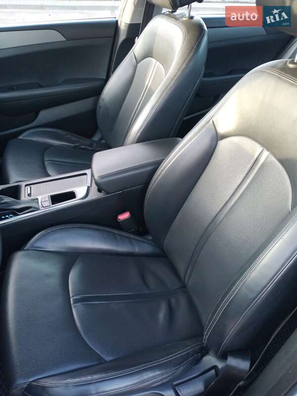 Седан Hyundai Sonata 2016 в Львове