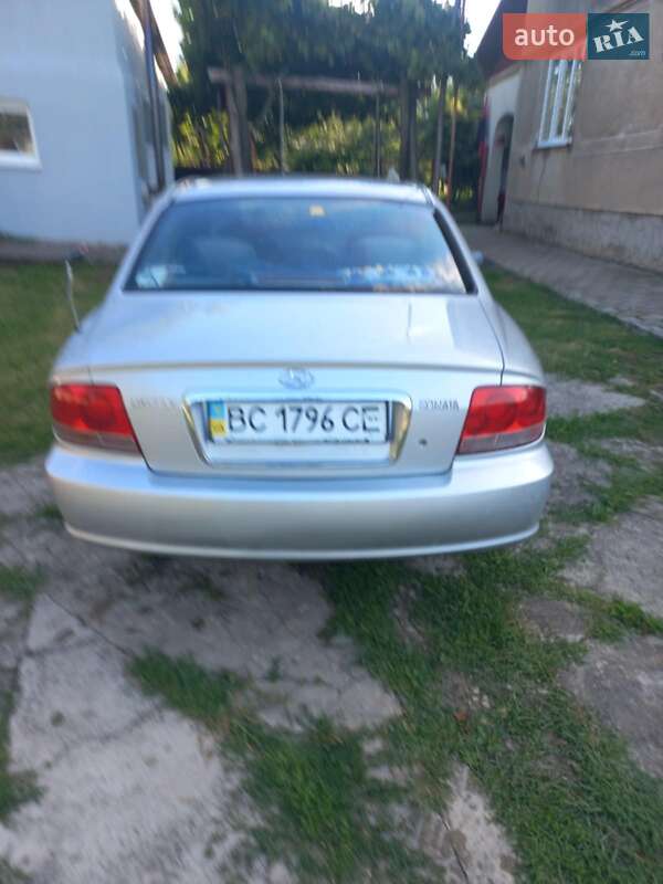 Седан Hyundai Sonata 2004 в 