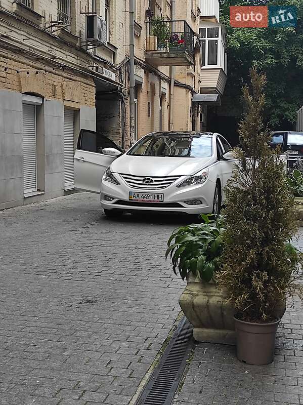Hyundai Sonata 2011