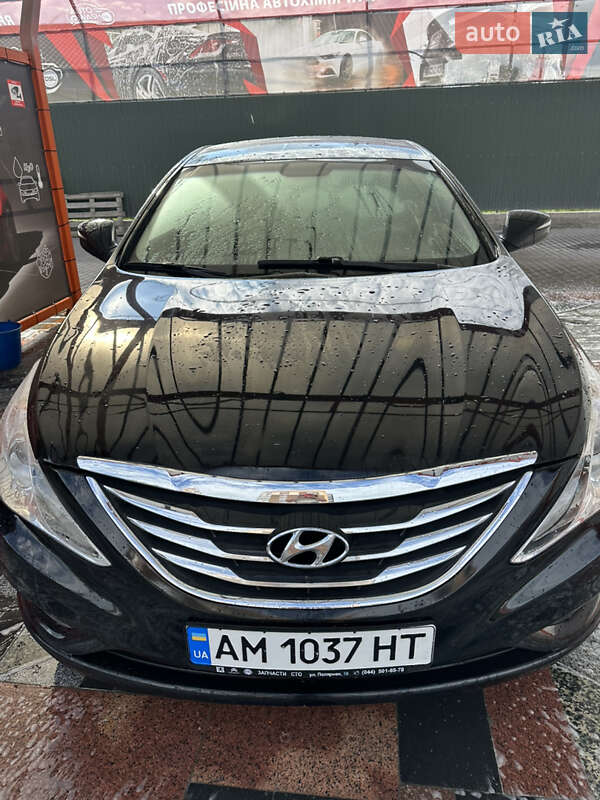 Седан Hyundai Sonata 2011 в Полонном