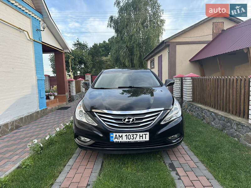 Седан Hyundai Sonata 2011 в Полонном