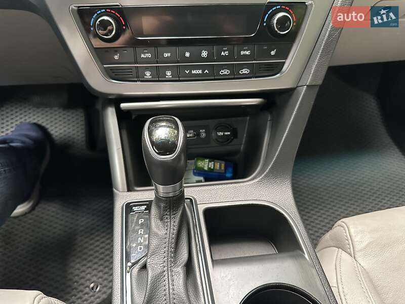 Седан Hyundai Sonata 2014 в Святопетрівське