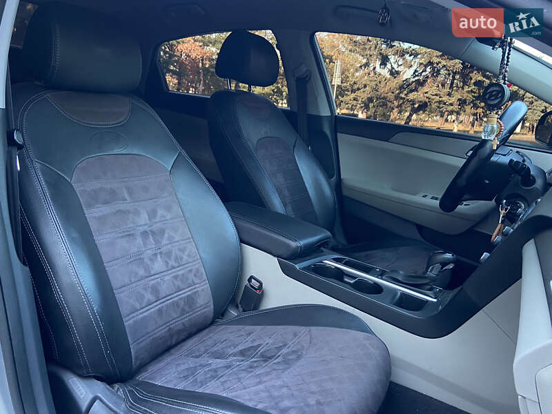 Седан Hyundai Sonata 2015 в Николаеве