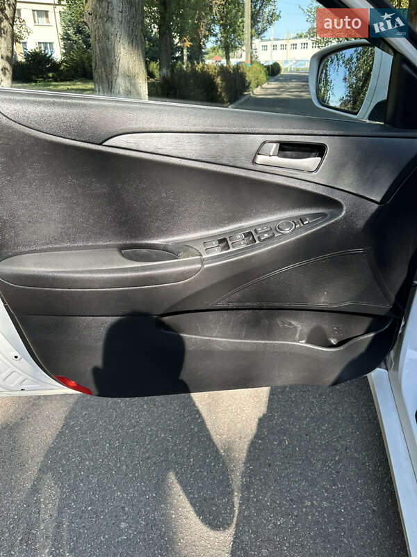 Седан Hyundai Sonata 2014 в Нікополі