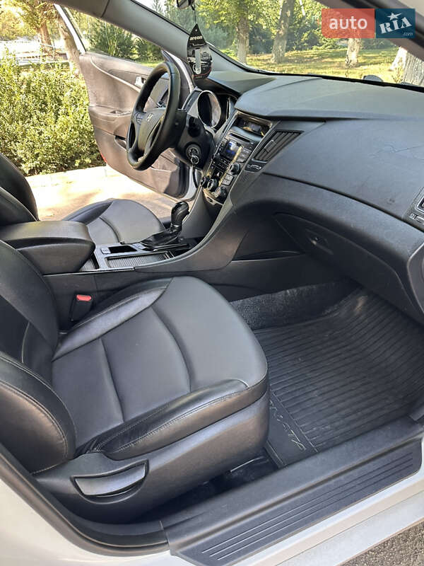 Седан Hyundai Sonata 2014 в Нікополі