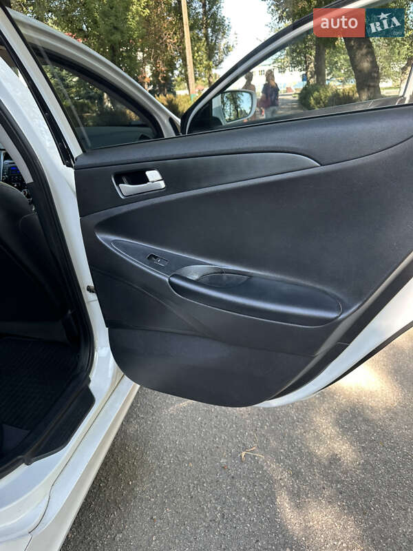 Седан Hyundai Sonata 2014 в Нікополі