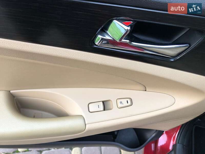 Седан Hyundai Sonata 2012 в Ровно