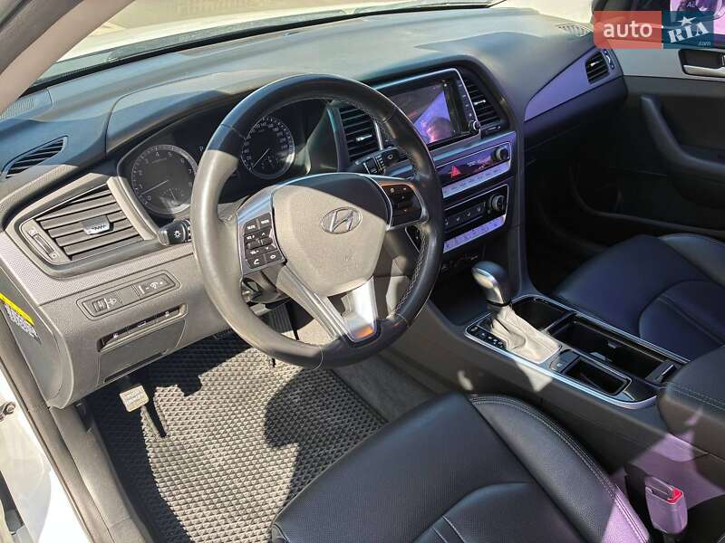 Седан Hyundai Sonata 2017 в Радомышле