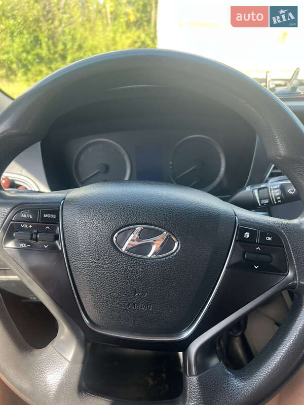 Седан Hyundai Sonata 2016 в Нововолынске