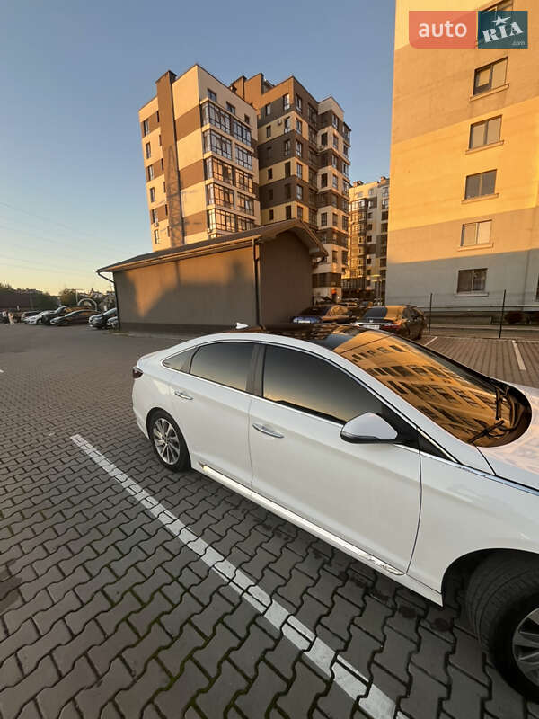 Седан Hyundai Sonata 2014 в Ивано-Франковске