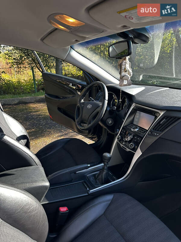 Седан Hyundai Sonata 2012 в Сколе