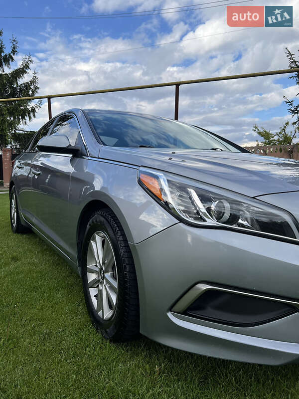 Седан Hyundai Sonata 2015 в Глобине