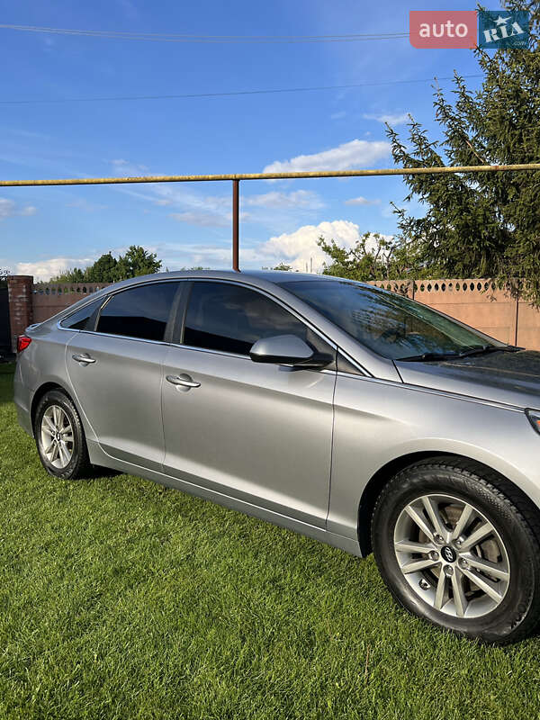 Седан Hyundai Sonata 2015 в Глобине