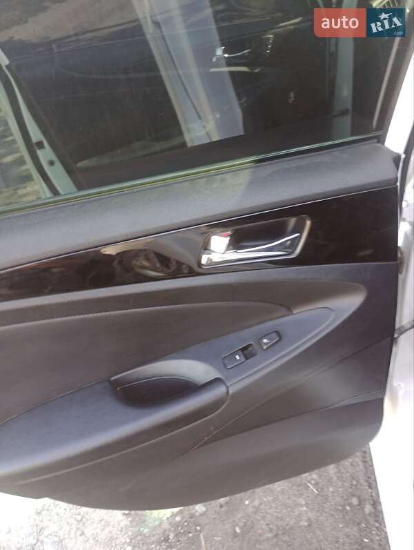 Седан Hyundai Sonata 2010 в Новоархангельске