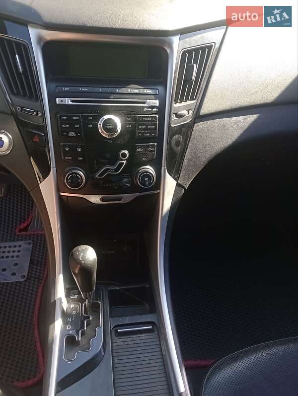 Седан Hyundai Sonata 2010 в Новоархангельске