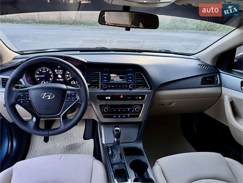 Седан Hyundai Sonata 2016 в Хмельнике