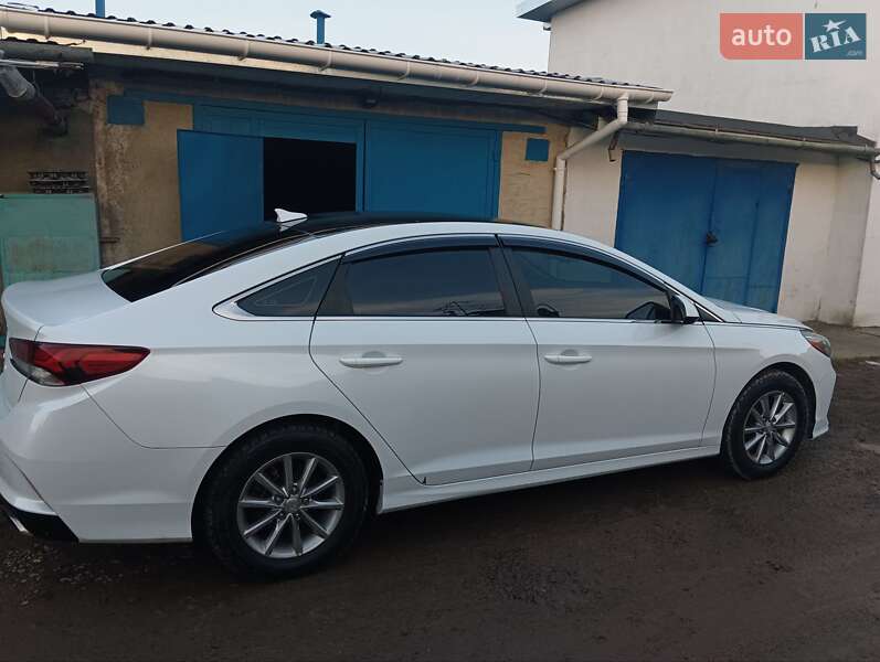 Седан Hyundai Sonata 2018 в Черновцах