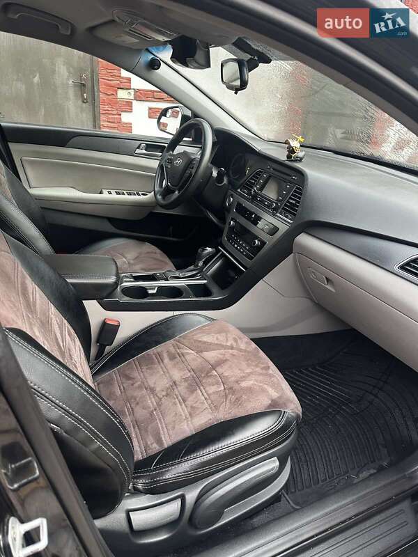Седан Hyundai Sonata 2015 в Черноморске