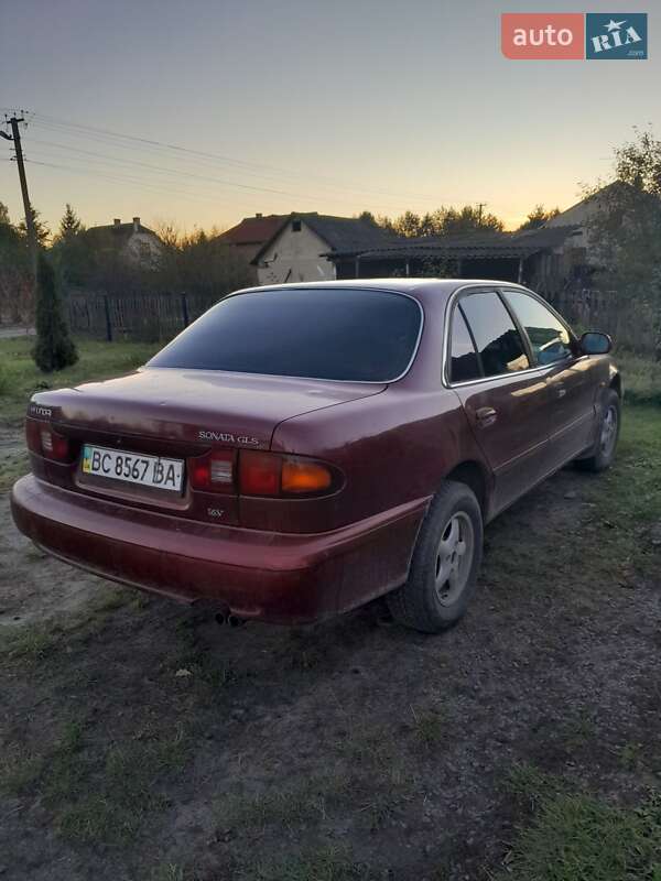 Седан Hyundai Sonata 1995 в Рава-Руській