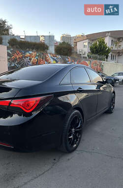 Седан Hyundai Sonata 2012 в  фото 4 Седан Hyundai Sonata 2012 в